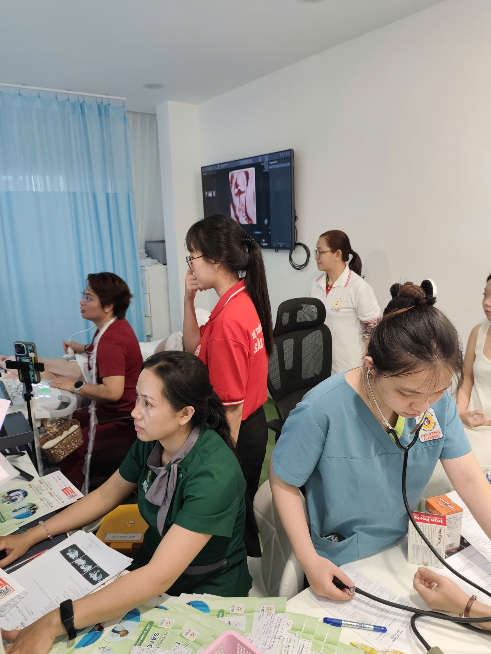 Đội ngũ y tế HAMEC làm việc